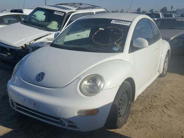 3VWBB61C6WM008203 - 1998 VOLKSWAGEN NEW BEETLE 白色 照片 2