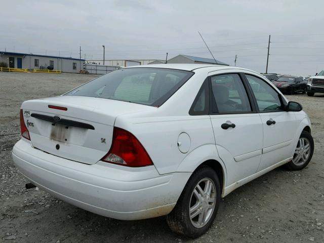 1FAFP34P83W304053 - 2003 FORD FOCUS SE WHITE photo 4