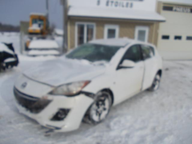 JM1BL1HF3A1130168 - 2010 MAZDA 3 I WHITE photo 2