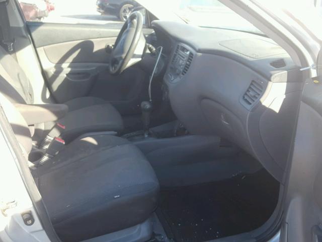 KNADE123266145382 - 2006 KIA RIO SILVER photo 5