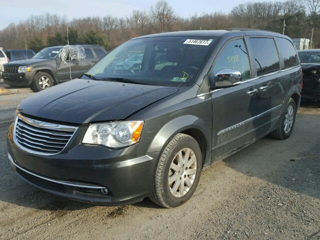 2C4RC1CG8CR199662 - 2012 CHRYSLER TOWN & COU GRAY photo 2