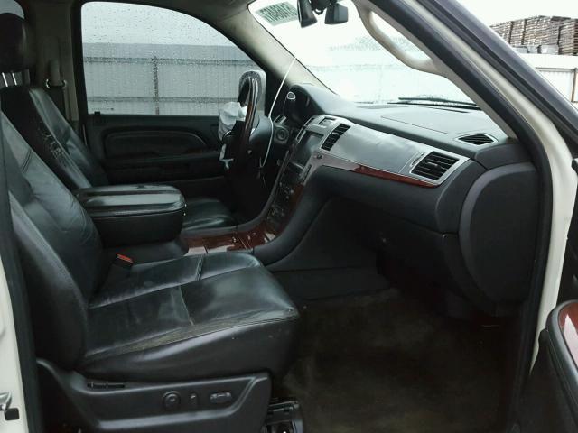 1GYFK668X8R148016 - 2008 CADILLAC ESCALADE E WHITE photo 5
