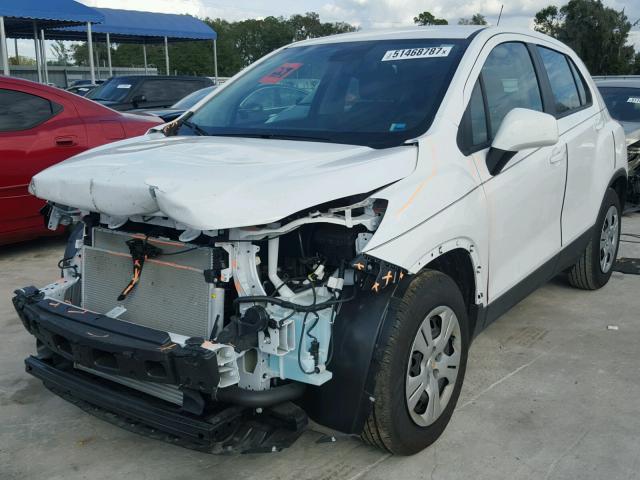 3GNCJKSB0HL235606 - 2017 CHEVROLET TRAX LS WHITE photo 2