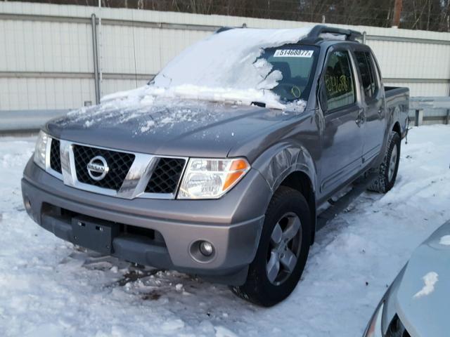 1N6AD07W85C419977 - 2005 NISSAN FRONTIER C GRAY photo 2