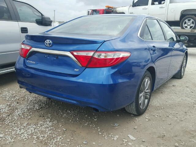 4T1BF1FKXHU666188 - 2017 TOYOTA CAMRY LE BLUE photo 4