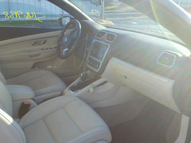 WVWBW7AH5CV008817 - 2012 VOLKSWAGEN EOS KOMFOR შავი ფოტო 5