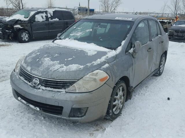 3N1BC11E87L432237 - 2007 NISSAN VERSA S GRAY photo 2