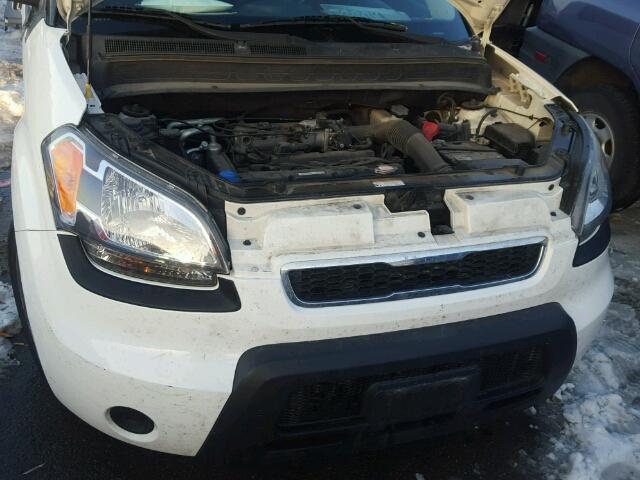 KNDJT2A28A7068286 - 2010 KIA SOUL + WHITE photo 7