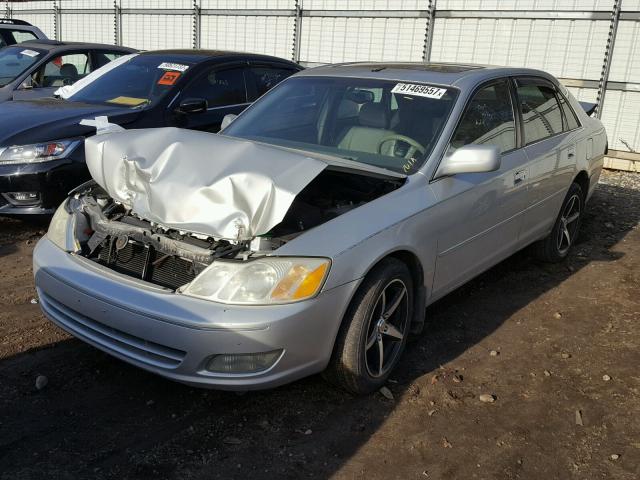 4T1BF28B82U261165 - 2002 TOYOTA AVALON XL SILVER photo 2