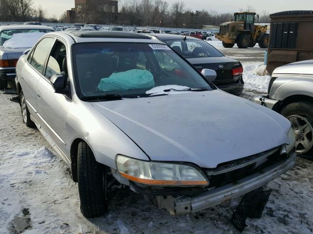 1HGCG65802A014411 - 2002 HONDA ACCORD EX SILVER photo 1