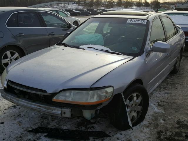 1HGCG65802A014411 - 2002 HONDA ACCORD EX SILVER photo 2