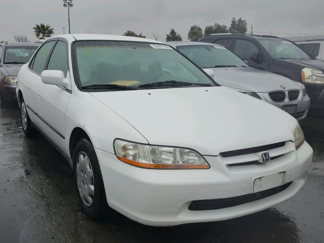 1HGCG5642WA209969 - 1998 HONDA ACCORD LX WHITE photo 1