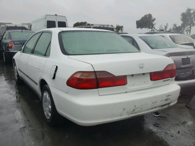 1HGCG5642WA209969 - 1998 HONDA ACCORD LX WHITE photo 3