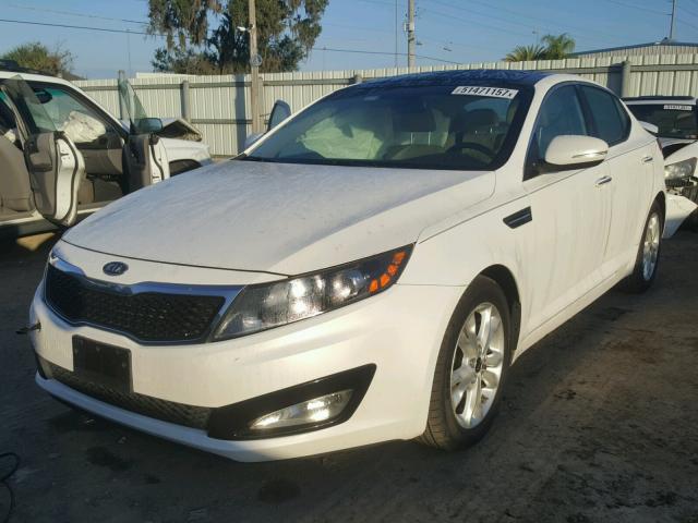 KNAGN4A75B5085925 - 2011 KIA OPTIMA EX WHITE photo 2