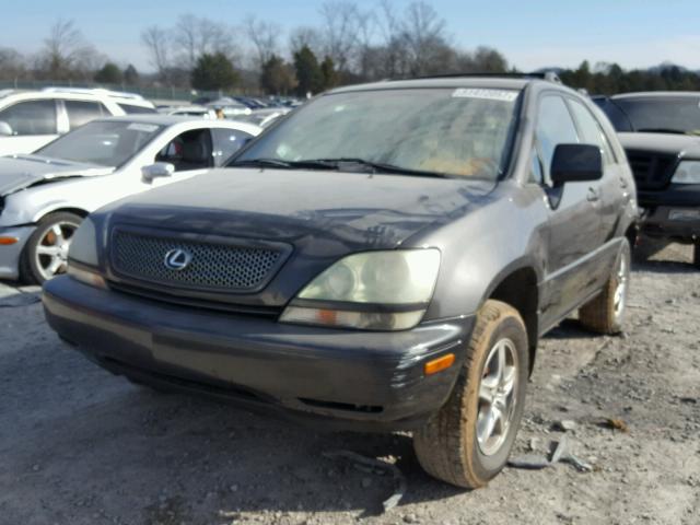 JTJGF10U520140177 - 2002 LEXUS RX 300 GRAY photo 2