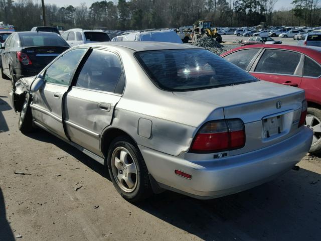 1HGCD5601VA051810 - 1997 HONDA ACCORD SE TAN photo 3