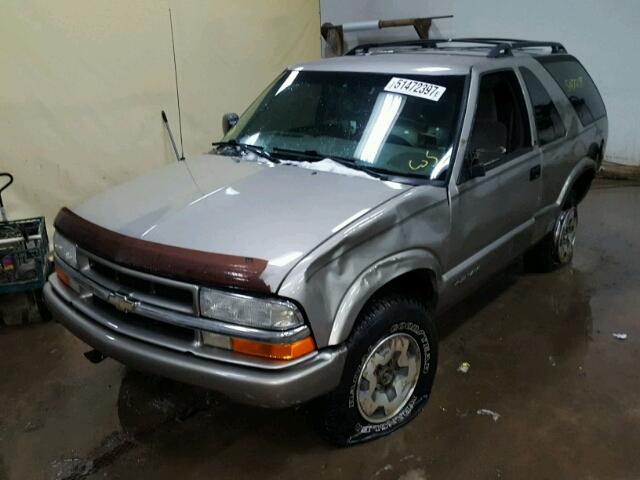 1GNCT18W42K105710 - 2002 CHEVROLET BLAZER SILVER photo 2