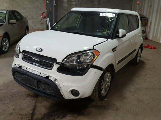 KNDJT2A57D7767391 - 2013 KIA SOUL WHITE photo 2