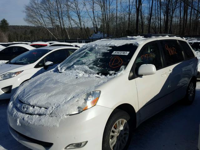 5TDBK22C58S020260 - 2008 TOYOTA SIENNA XLE WHITE photo 2