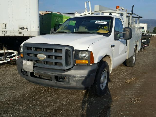 1FDSF30566EB15245 - 2006 FORD F350 SRW S WHITE photo 2