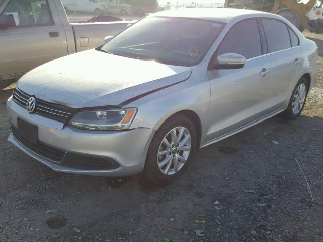 3VWDP7AJ0DM442631 - 2013 VOLKSWAGEN JETTA SE SILVER photo 2