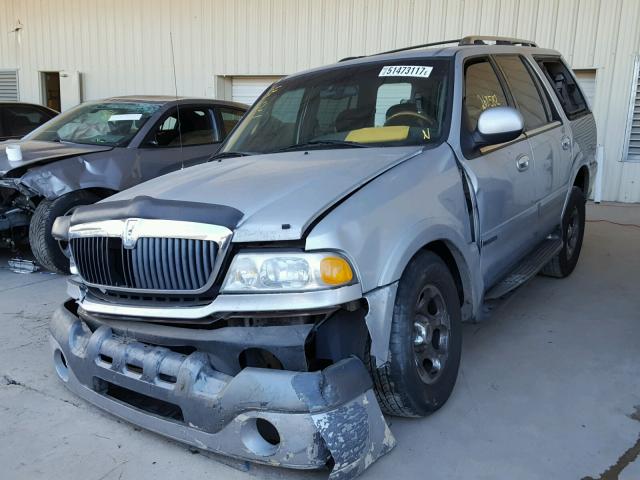 5LMRU27A9XLJ30463 - 1999 LINCOLN NAVIGATOR SILVER photo 2