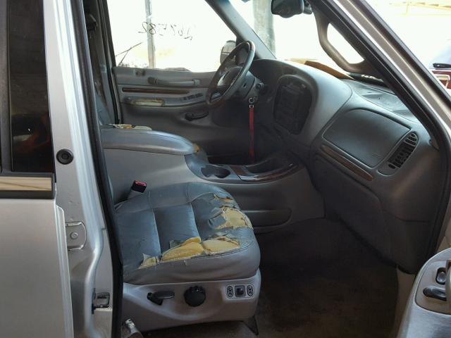 5LMRU27A9XLJ30463 - 1999 LINCOLN NAVIGATOR ვერცხლისფერი ფოტო 5