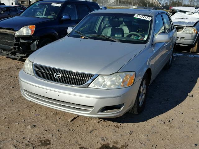 4T1BF28B22U229599 - 2002 TOYOTA AVALON XL GRAY photo 2