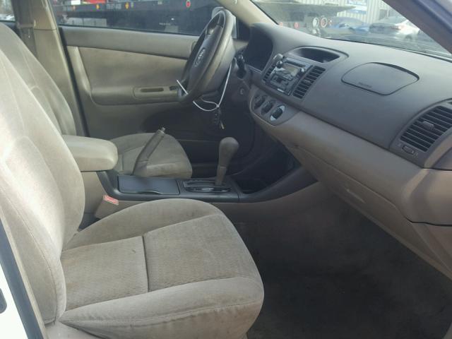4T1BE32K62U102694 - 2002 TOYOTA CAMRY LE 白色 照片 5