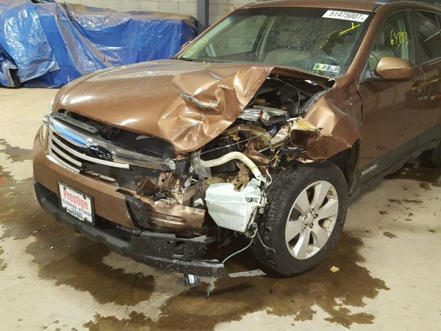 4S4BRBGC9B3321204 - 2011 SUBARU OUTBACK 2. BROWN photo 9