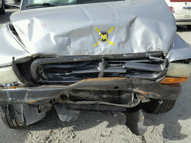 1B4HS38N12F159198 - 2002 DODGE DURANGO SP SILVER photo 9