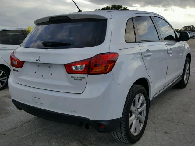 4A4AP3AU2EE014374 - 2014 MITSUBISHI OUTLANDER WHITE photo 4