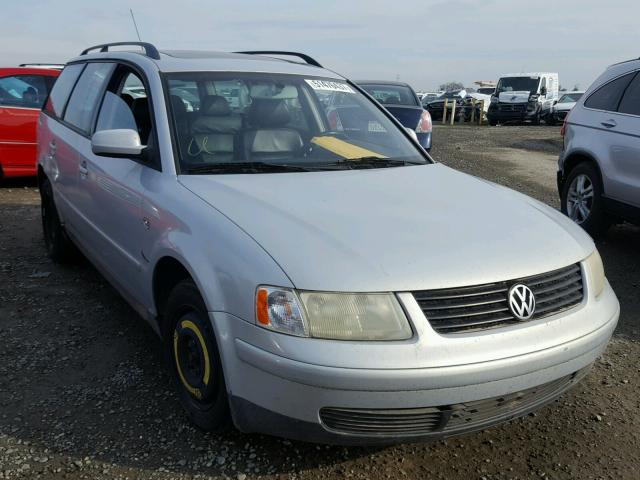 WVWVD23B6YE284056 - 2000 VOLKSWAGEN PASSAT GLX SILVER photo 1