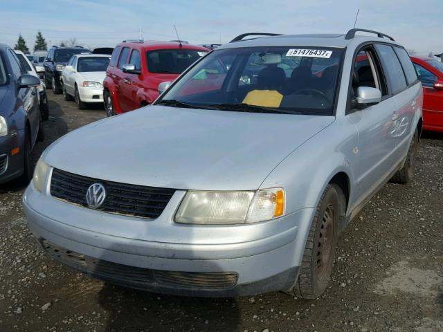 WVWVD23B6YE284056 - 2000 VOLKSWAGEN PASSAT GLX SILVER photo 2