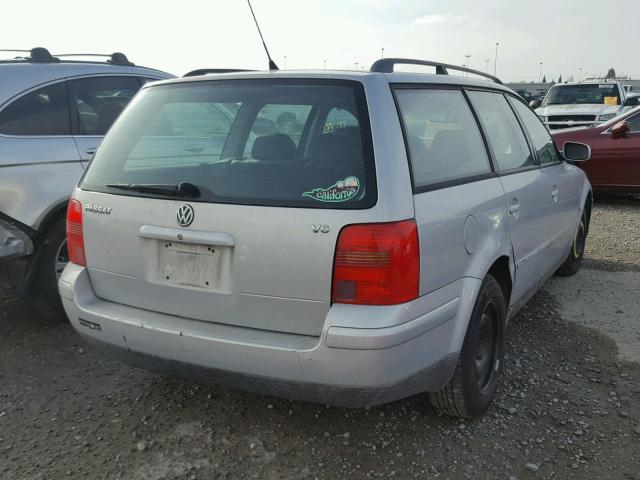 WVWVD23B6YE284056 - 2000 VOLKSWAGEN PASSAT GLX SILVER photo 4