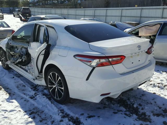 4T1B11HK1JU524510 - 2018 TOYOTA CAMRY L WHITE photo 3