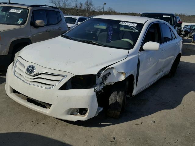 4T1BF3EK0BU682503 - 2011 TOYOTA CAMRY BASE WHITE photo 2