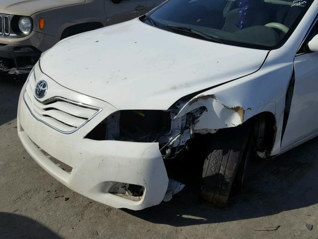 4T1BF3EK0BU682503 - 2011 TOYOTA CAMRY BASE WHITE photo 9