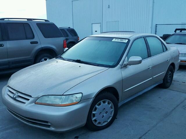 1HGCG66551A001544 - 2001 HONDA ACCORD LX GOLD photo 2