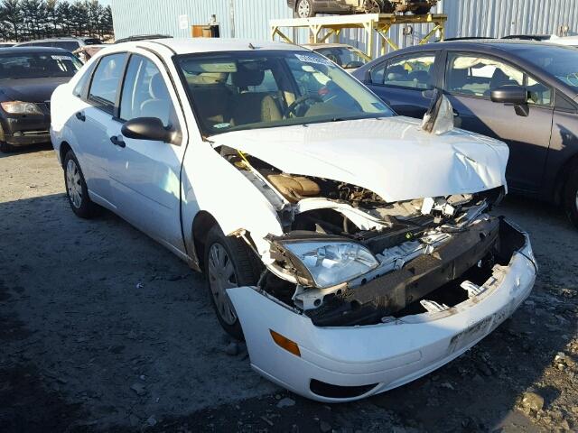 1FAFP34N05W195749 - 2005 FORD FOCUS ZX4 WHITE photo 1