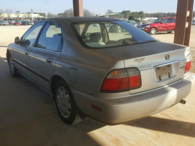 1HGCD5631VA025671 - 1997 HONDA ACCORD LX SILVER photo 3