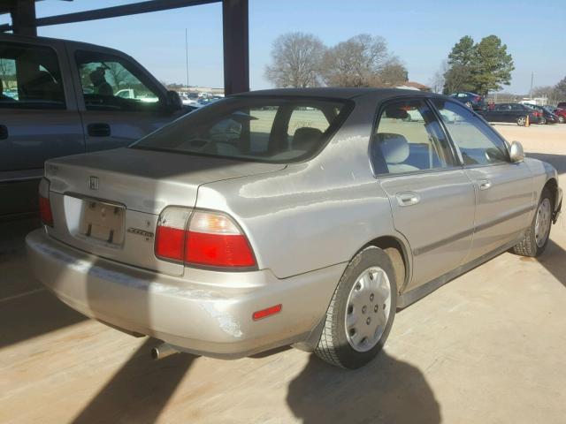 1HGCD5631VA025671 - 1997 HONDA ACCORD LX SILVER photo 4