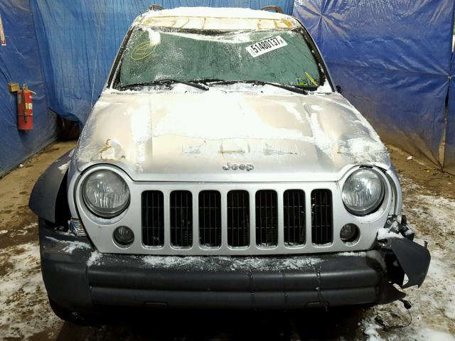 1J4GL48K27W721375 - 2007 JEEP LIBERTY SP SILVER photo 9