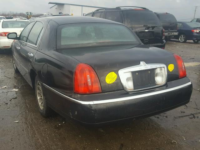 1LNHM82W12Y666467 - 2002 LINCOLN TOWN CAR S BLACK photo 3