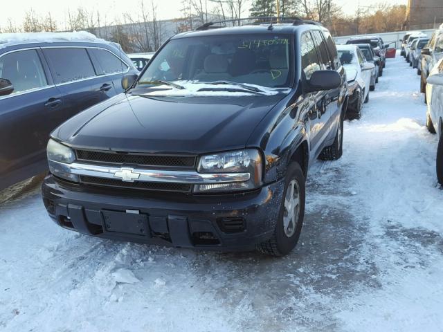 1GNDT13S852119879 - 2005 CHEVROLET TRAILBLAZE BLACK photo 2