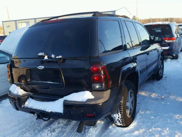 1GNDT13S852119879 - 2005 CHEVROLET TRAILBLAZE BLACK photo 4