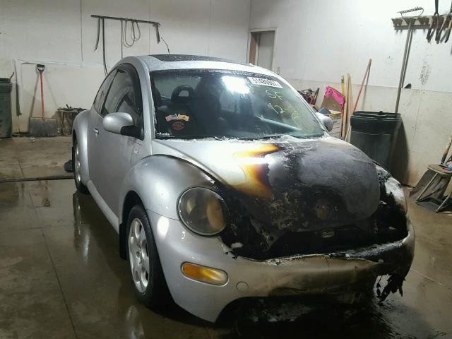 3VWCP21C72M421448 - 2002 VOLKSWAGEN NEW BEETLE 银色 照片 1