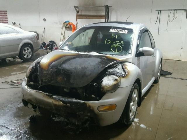 3VWCP21C72M421448 - 2002 VOLKSWAGEN NEW BEETLE 银色 照片 2