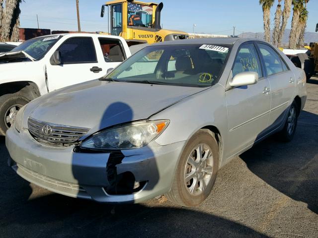 4T1BF32K75U596369 - 2005 TOYOTA CAMRY LE ვერცხლისფერი ფოტო 2