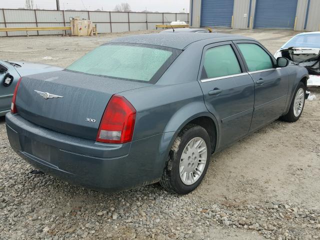 2C3JA43R55H511584 - 2005 CHRYSLER 300 GREEN photo 4